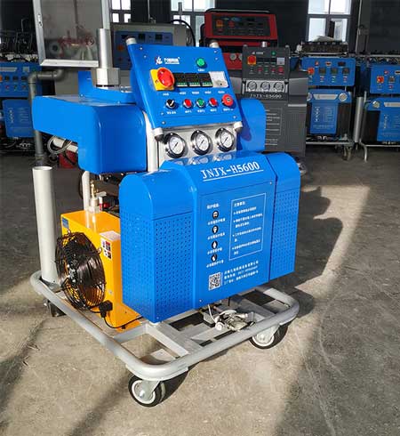 噴聚脲的施工隊選用H5600聚脲噴涂機